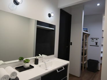 アースハウジング株式会社 一級建築士事務所 美しさと機能性を両立した、ラグジュアリーモダン平屋