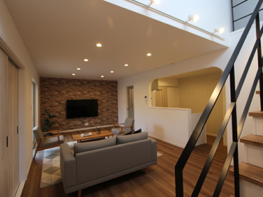 アースハウジング株式会社 一級建築士事務所 庭とウッドデッキでつながる、心地よい住まい