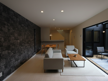 アースハウジング株式会社 一級建築士事務所 家族が自然と集まる“中心の庭”があるコートハウス