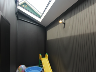 アースハウジング株式会社 一級建築士事務所 家族が自然と集まる“中心の庭”があるコートハウス