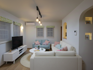 アースハウジング株式会社 一級建築士事務所 やわらかな白壁とロートアイアンが彩る『Blanc Ange』 の暮らし