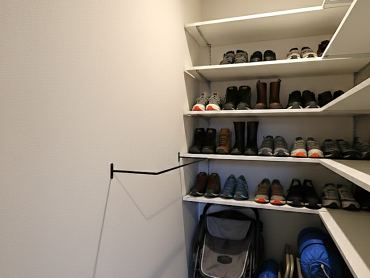 アースハウジング株式会社 一級建築士事務所 1階中心で暮らしが整うスタイリッシュな住まい