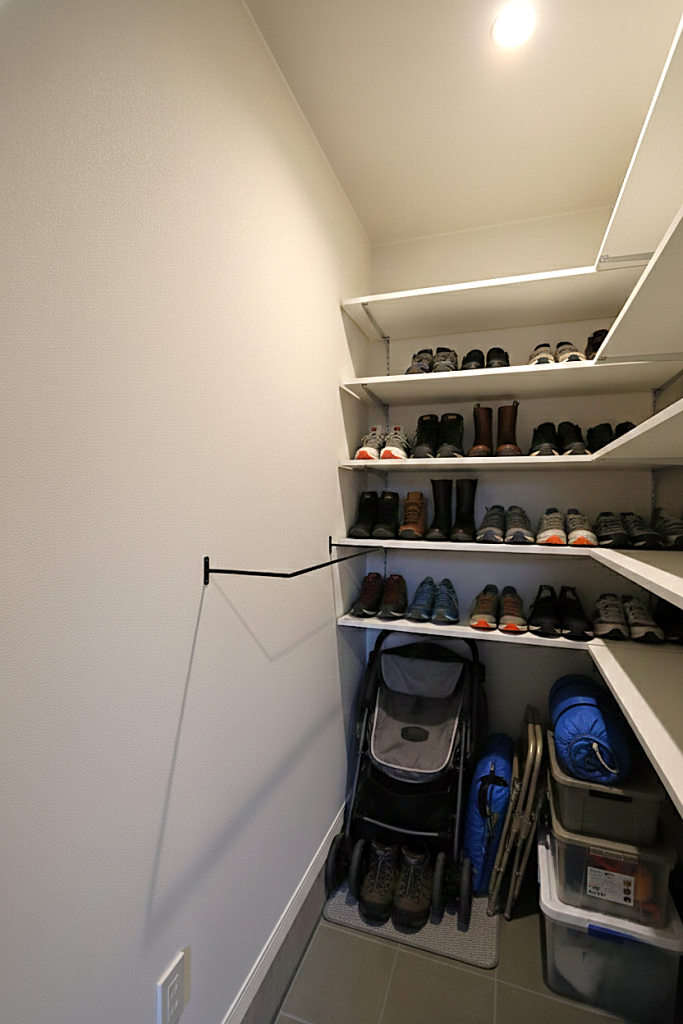 アースハウジング株式会社 一級建築士事務所 1階中心で暮らしが整うスタイリッシュな住まい