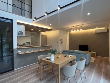 アースハウジング株式会社 一級建築士事務所 シンプルな外観からは想像できないホテルライクな住まい