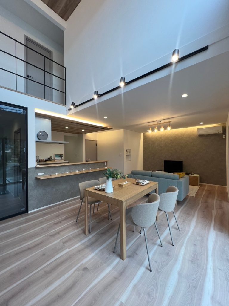 アースハウジング株式会社 一級建築士事務所 シンプルな外観からは想像できないホテルライクな住まい