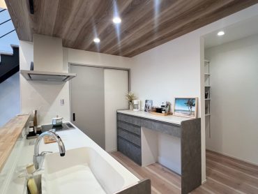 アースハウジング株式会社 一級建築士事務所 シンプルな外観からは想像できないホテルライクな住まい