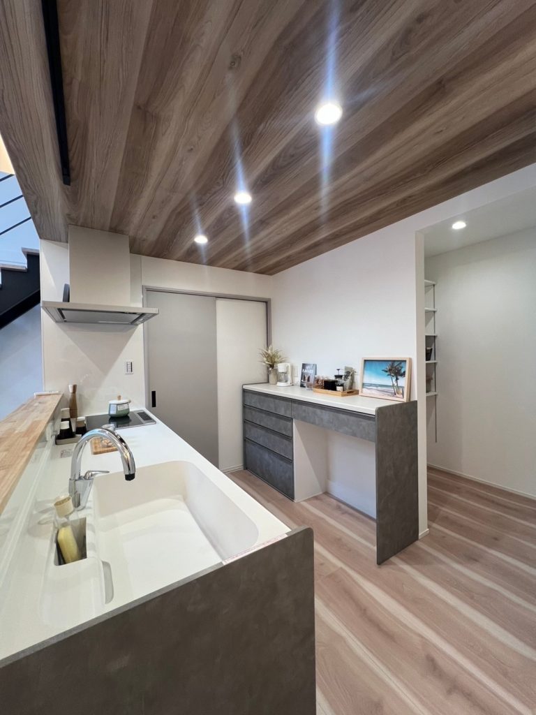 アースハウジング株式会社 一級建築士事務所 シンプルな外観からは想像できないホテルライクな住まい