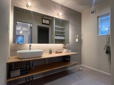 アースハウジング株式会社 一級建築士事務所 シンプルな外観からは想像できないホテルライクな住まい