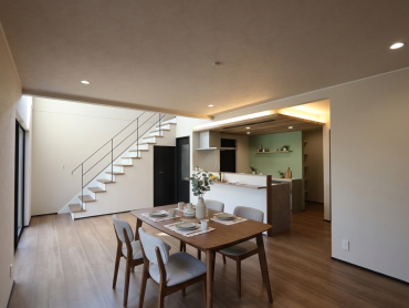 アースハウジング株式会社 一級建築士事務所 光と影が織りなす、大人の空間。夜の静寂も愉しむ住まい【ZERO-CUBE＋BOX】