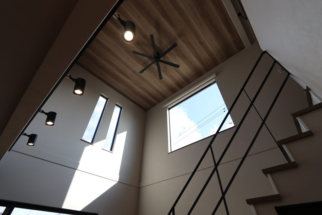 アースハウジング株式会社 一級建築士事務所 光と影が織りなす、大人の空間。夜の静寂も愉しむ住まい【ZERO-CUBE＋BOX】